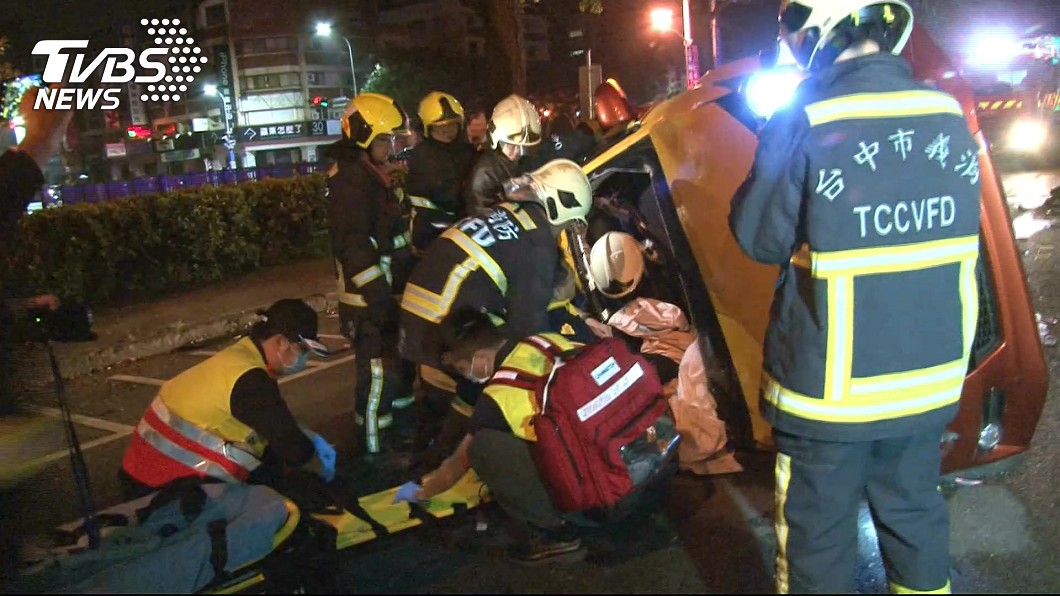 金錢豹排班小黃遭闖紅燈撞翻　酒店小姐慘死