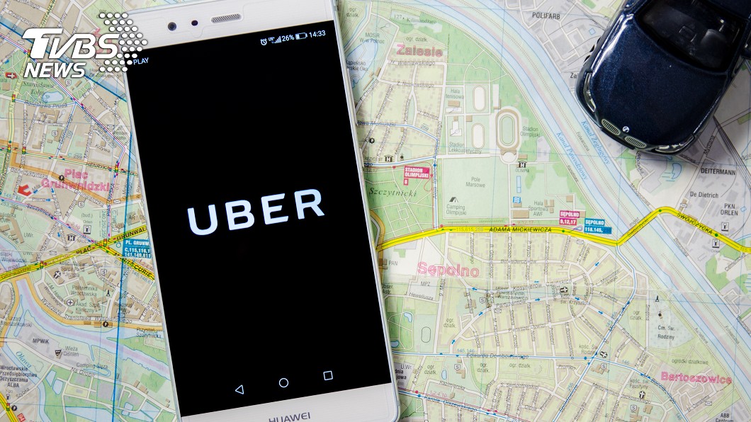他搭Uber突開門跳車 遭公車輾斃司機也受罰