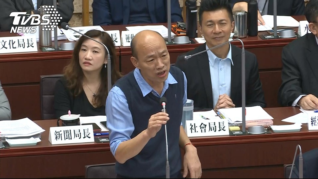 議員要求起立「快念小抄」 韓怒:為何要像小學生站在這