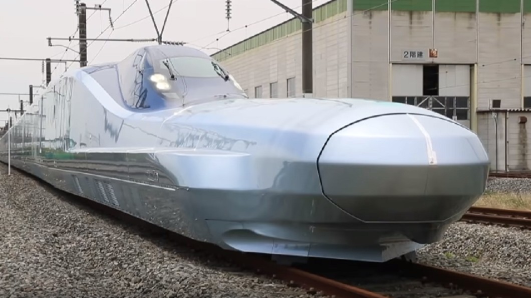 車頭超長降阻加速 新幹線「ALFA-X」亮相