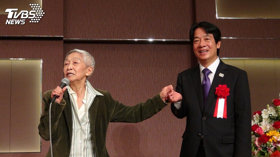賴清德東京演講 金美齡現身擁抱直誇「緣投」