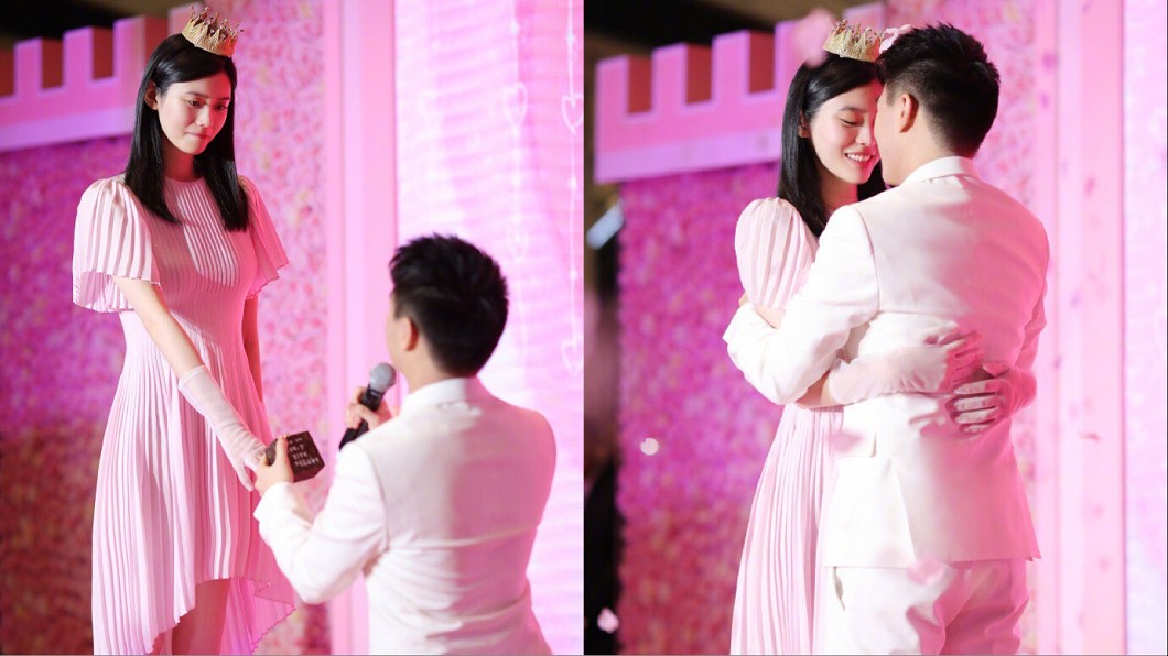 何猷君向奚夢瑤求婚。(圖/翻攝自Ming奚夢瑤微博)