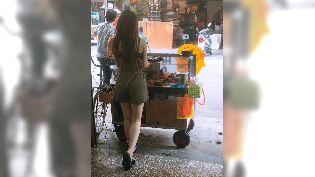 她曝雞蛋糕正妹絕美背影 網驚豔:可以應徵老闆嗎?