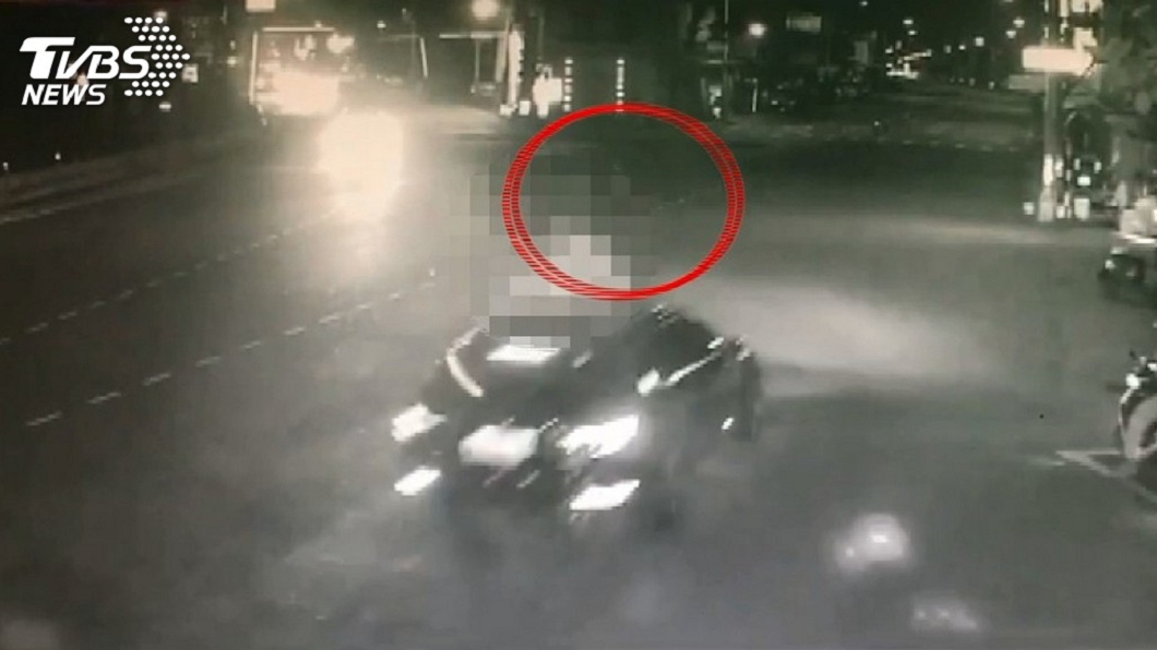 花蓮自小客車搶黃燈 撞飛小五男童傷重不治