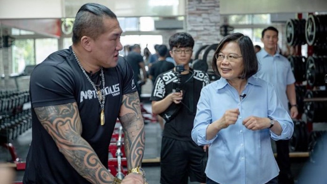 遭李天鐸指7項前科 館長曬良民證收據打臉反擊
