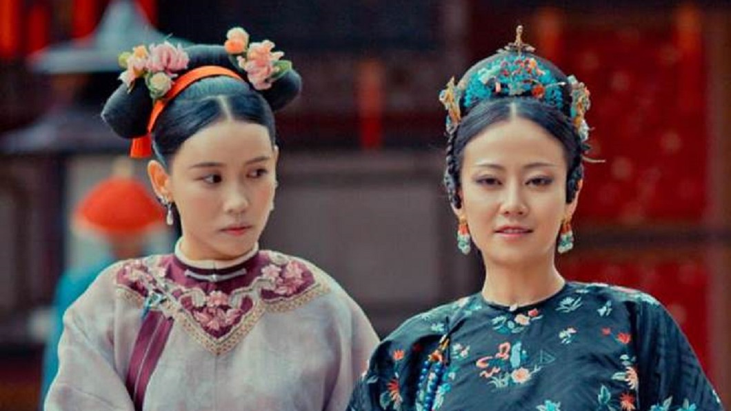 施予斐（左）在《延禧攻略》飾演高貴妃（右）的ㄚ鬟「芝蘭」。圖／翻攝自施予斐微博