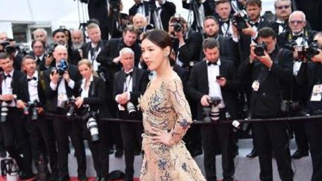 「延禧」宮女施予斐 蹭坎城紅毯狂拍不走