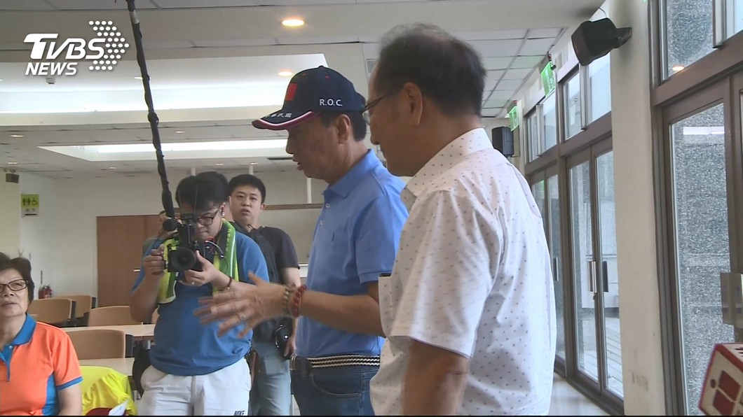 郭董搭私人飛機到台東 遭酸「不夠接地氣」