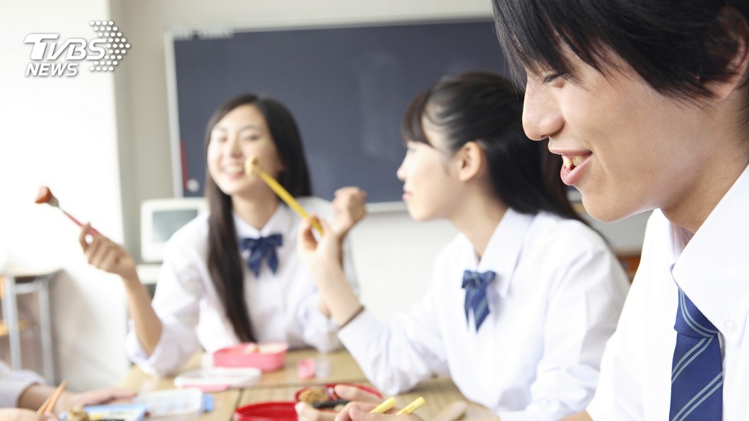 橫濱中學生苦! 午餐僅15分鐘得埋頭苦吃