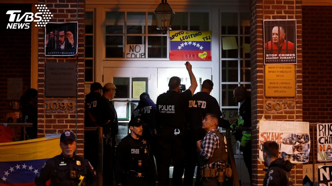 占領駐美使館數週 警驅離支持馬杜洛抗議人士