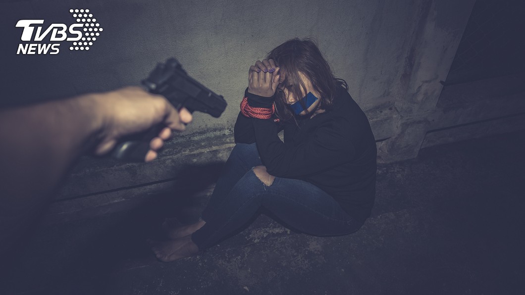 男遭槍殺.妻被熱水虐燙　闖屋洗劫惡煞僅19歲