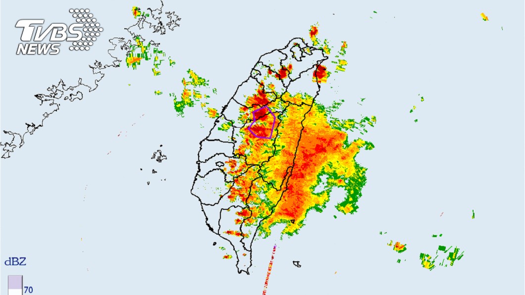 中央氣象局108年05月18日12時32分發布：氣象局大雷雨訊地區為(圖／截自中央氣象局)