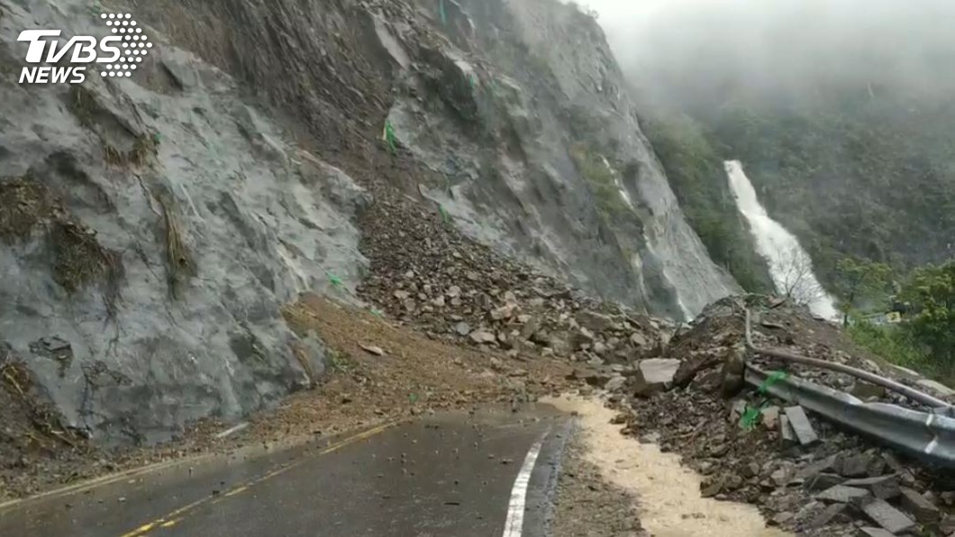 阿里山公路落石坍方 雙向交通阻斷