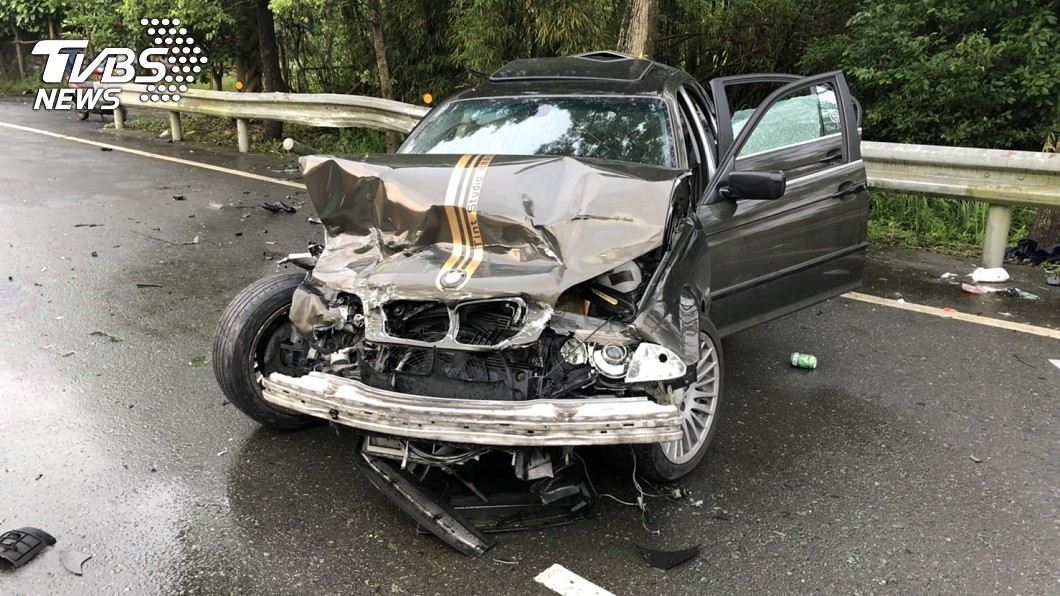 台3線酒駕5人傷!機車遭撞落邊坡 騎士無生命跡象