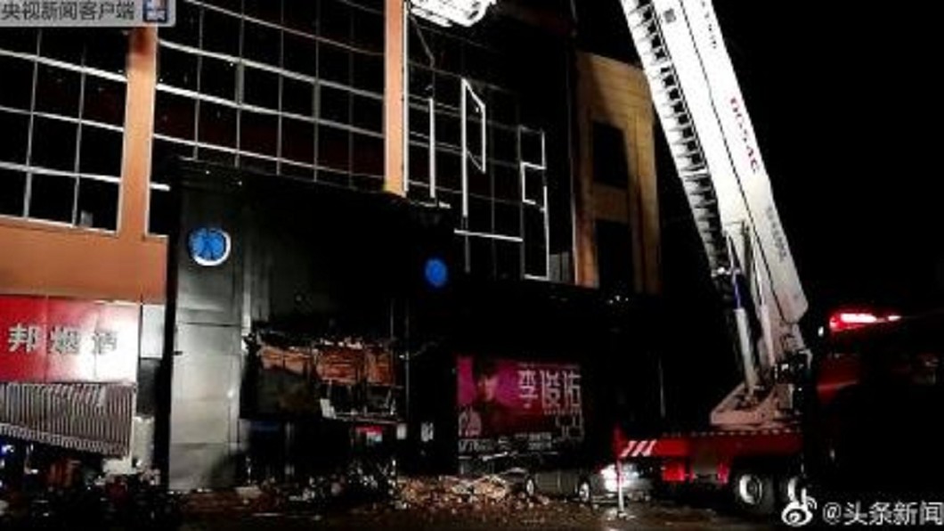 廣西酒吧凌晨屋頂坍塌 2死83傷多人受困