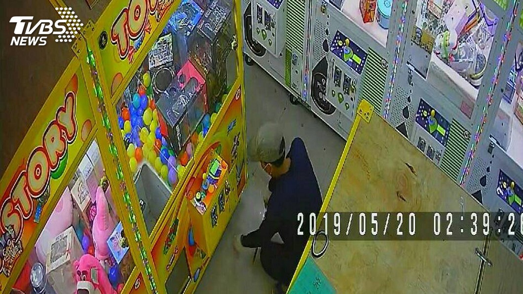 怒!娃娃機台頻遭竊 業者懸賞2萬元抓賊