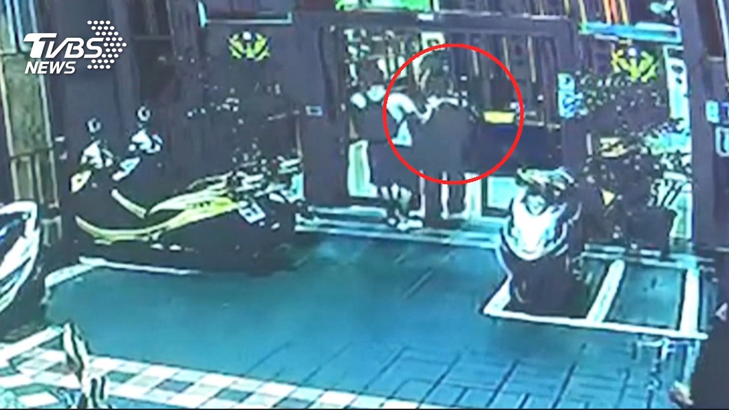 專挑落單女?隨機毆孕婦 控警疑想私了
