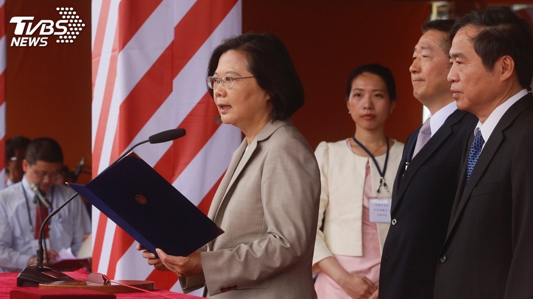 蔡總統:三年來政績好 民調持續往上提升
