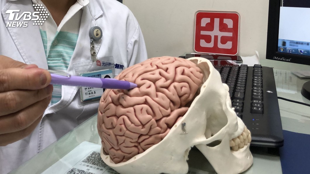 男子起床突無力抽搐 驚見腦中有顆7公分大腫瘤