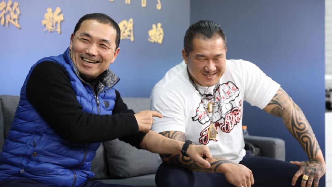 力挺館長幫發聲　侯友宜臉書遭負評轟炸