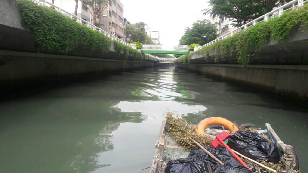 愛河變「青蘋果牛奶」民眾投訴 高市環保局回應了