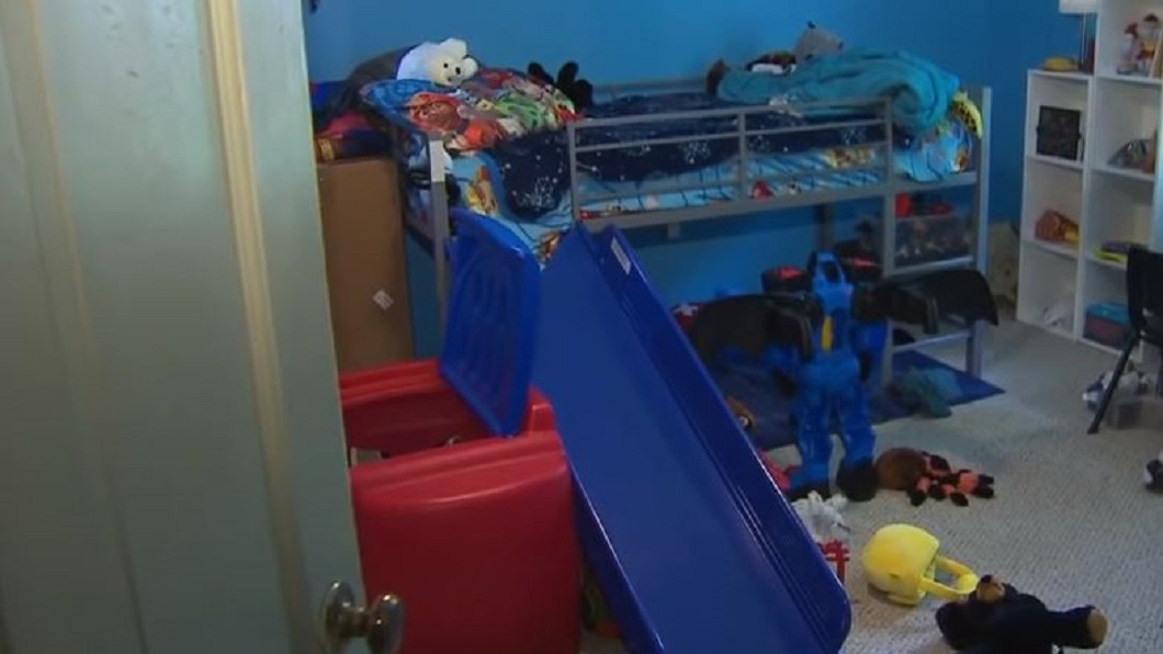 陌生人闖空門不偷東西 打掃房屋還送紙玫瑰