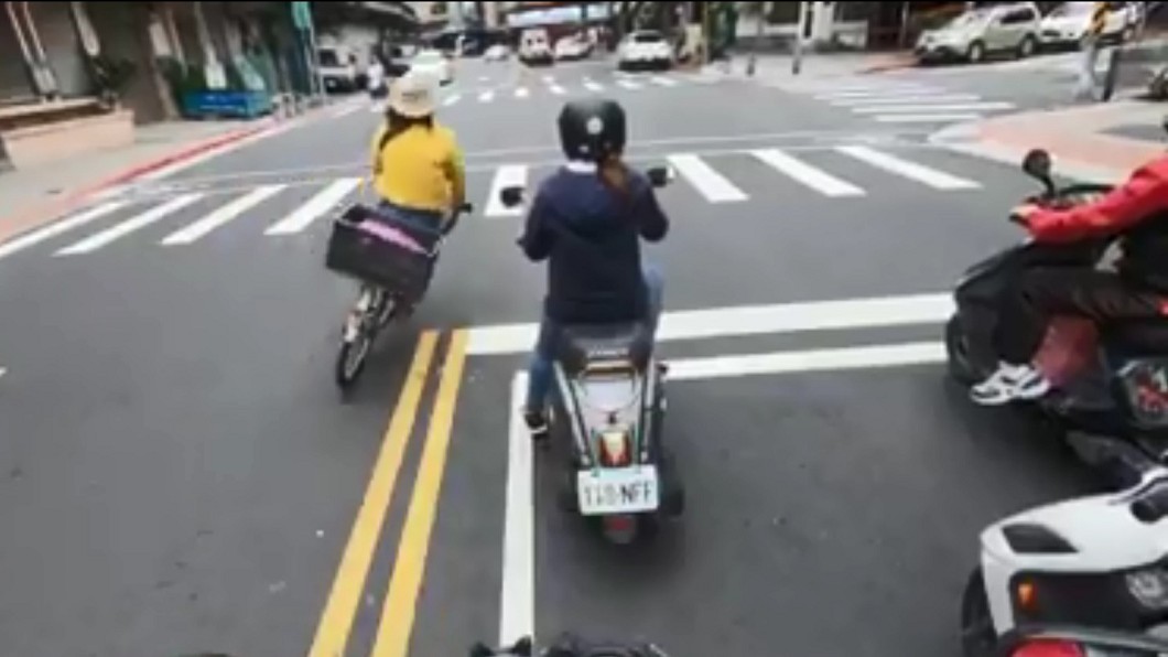 地方媽媽逆向S型超車。圖／ Lin Chung-yi提供