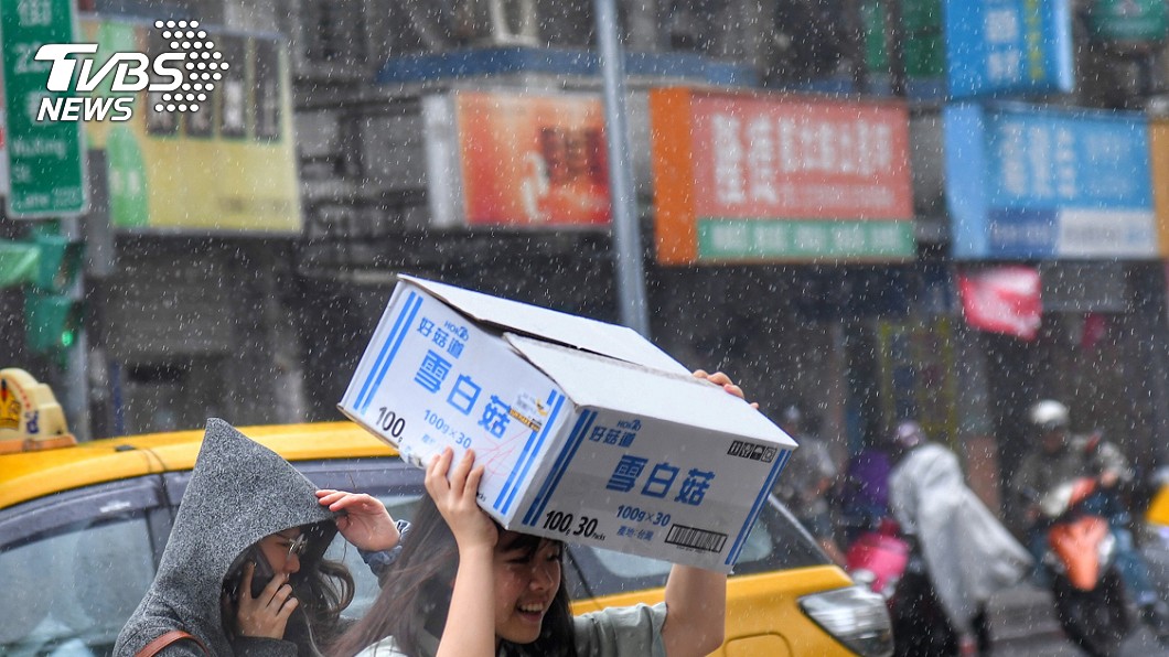 今高溫飆34度!明鋒面到 「雷雨彈」這天恐再襲台