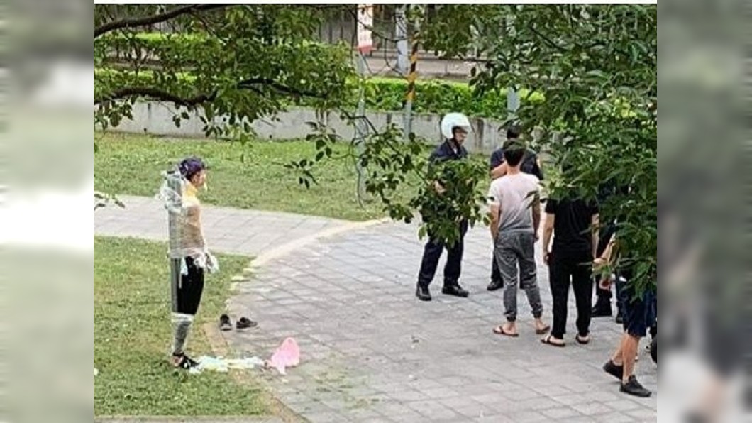 慶生玩笑開過火被警關切 這一幕卻讓網友全笑歪