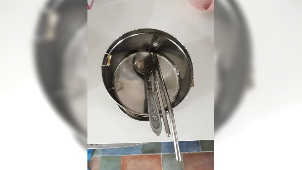 天兵爸準備餐具　打開一看...媽媽笑翻：功能不同啦