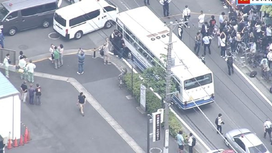 日男公車站揮刀傷人 19傷3人無生命跡象