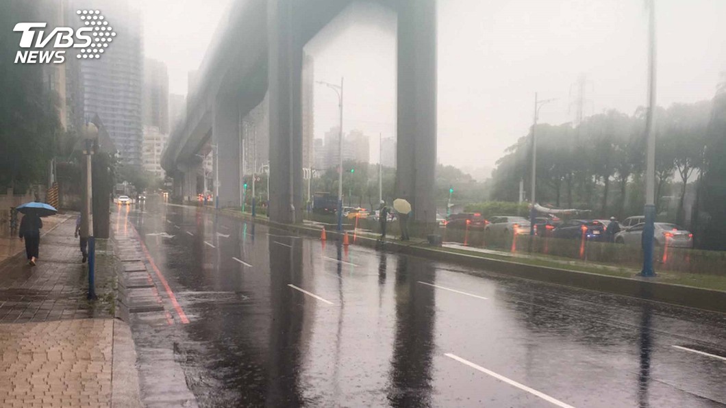 大雨影響 新北二重疏洪道積水道路管制