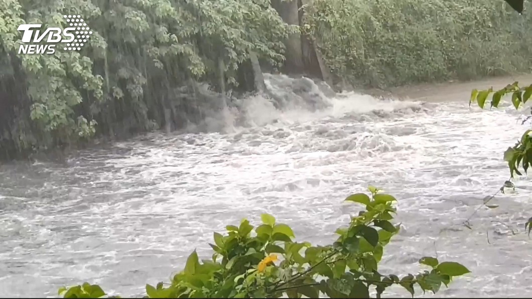 鋒面逐漸南移　10縣市大雨特報屏東注意豪雨