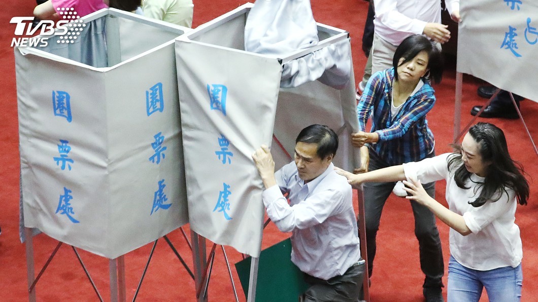 中選會人事同意權投票中 藍綠爆發多波推擠