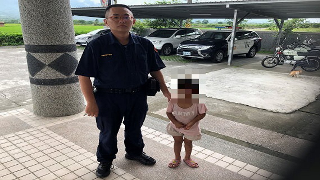 4歲女童馬路獨自徘徊 警挨家挨戶查訪送回
