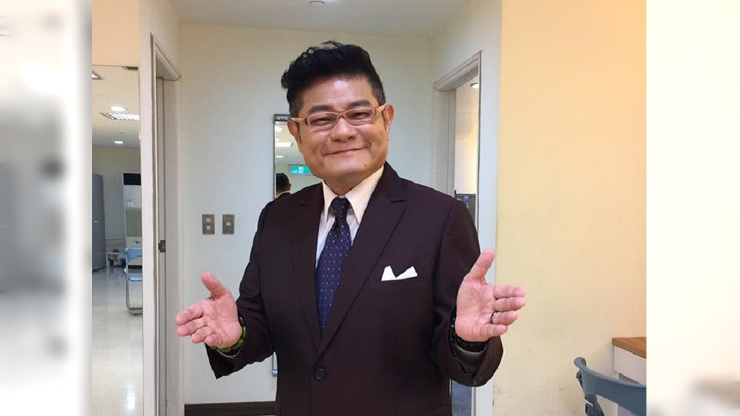 許效舜透露自己有靈異體質,說賀一航要在那邊開餐廳秀。圖/翻攝許效舜的筍絲團