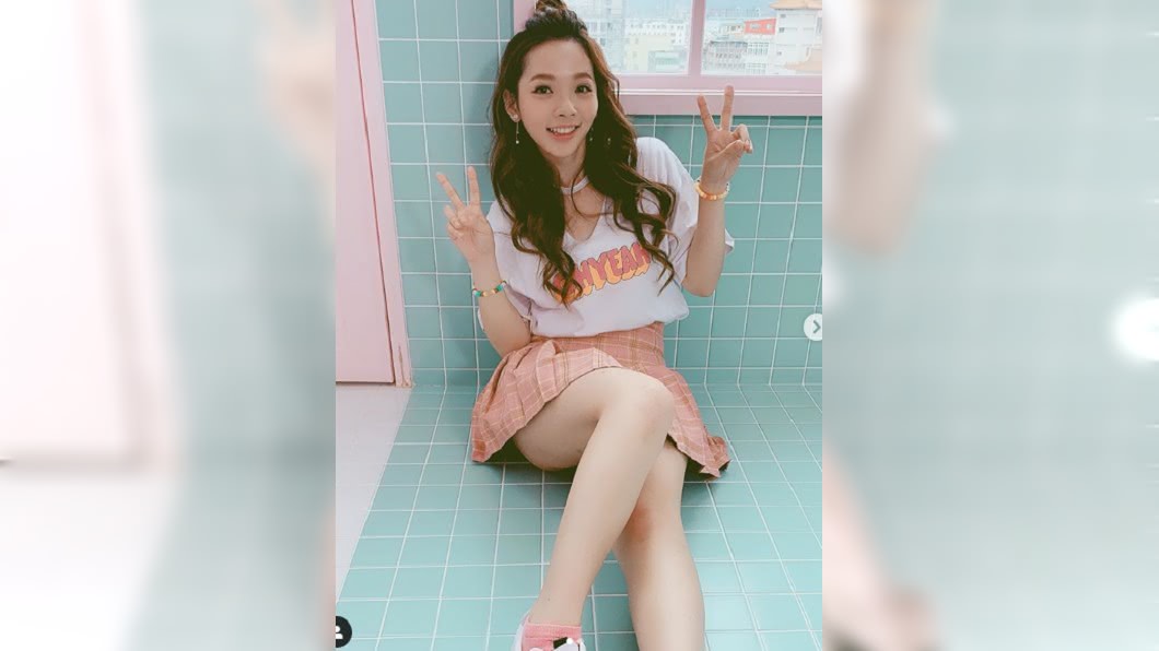 滴妹短裙辣照吸引粉絲目光／截自滴妹IG