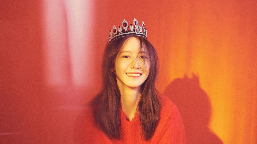 潤娥帶著小皇冠笑容甜到心裡／截自소녀시대(Girls' Generation)粉專