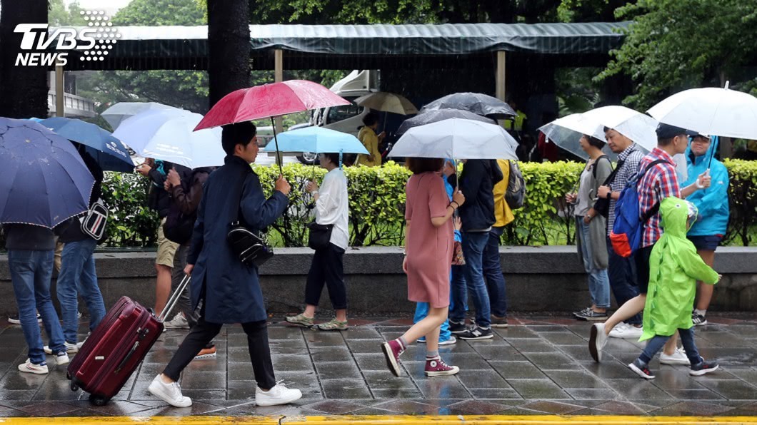 東北風增強!北台轉濕涼高溫降8度 新北基宜大雨特報