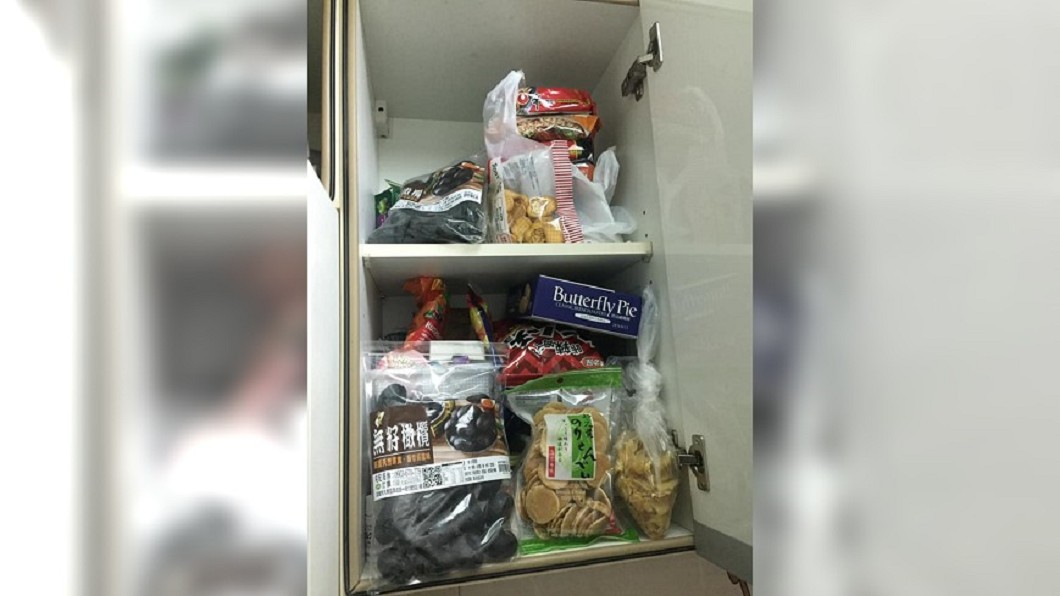 騙孩子沒零食 兒女詭異笑秀「餅乾雷達」…父嚇傻