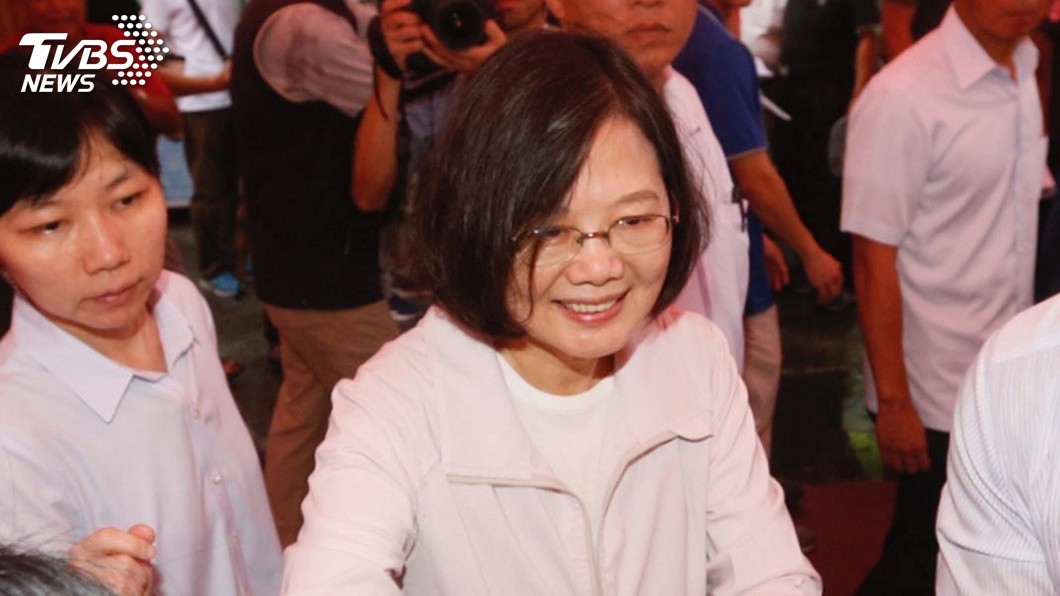 參香走訪年貨大街 蔡總統人氣破表