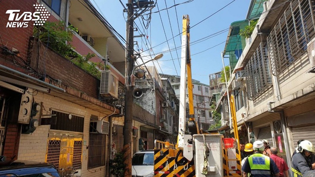維修誤觸高壓電 台電工人當場全身焦黑死亡