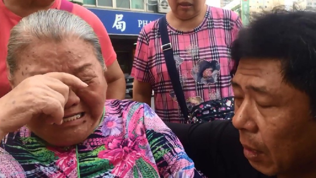 9旬嬤心疼韓國瑜「被欺負」爆哭 李佳芬抱病探望
