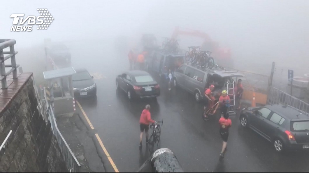 合歡山旅客長年受停車問題所苦。　圖／TVBS