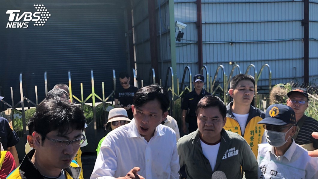 指屏縣府包庇養雞場　黃國昌要求監察院糾正
