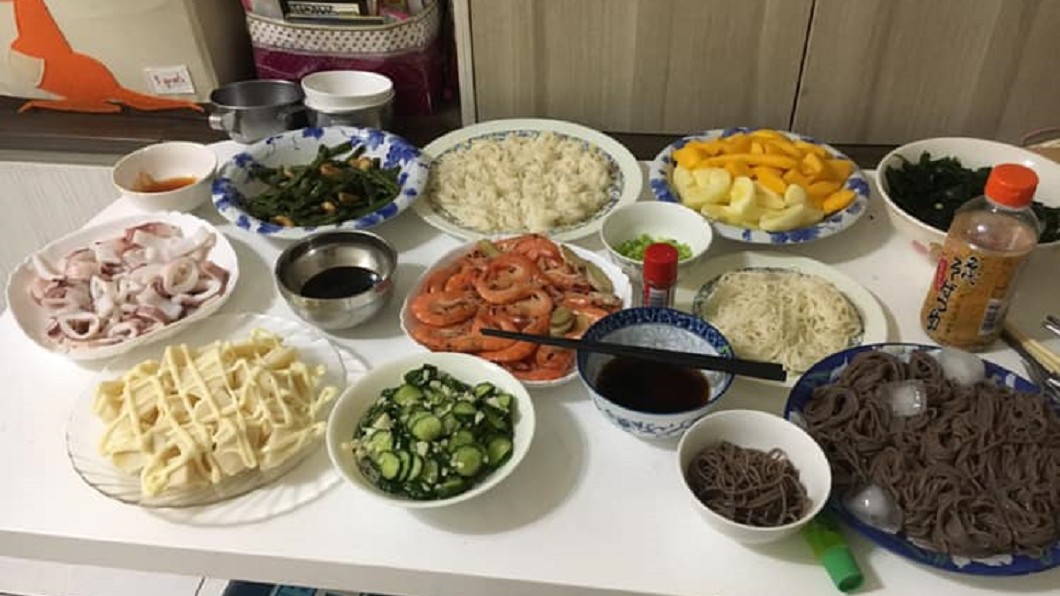 煮一桌「消暑午餐」沒人捧場 網友暴動喊搭伙