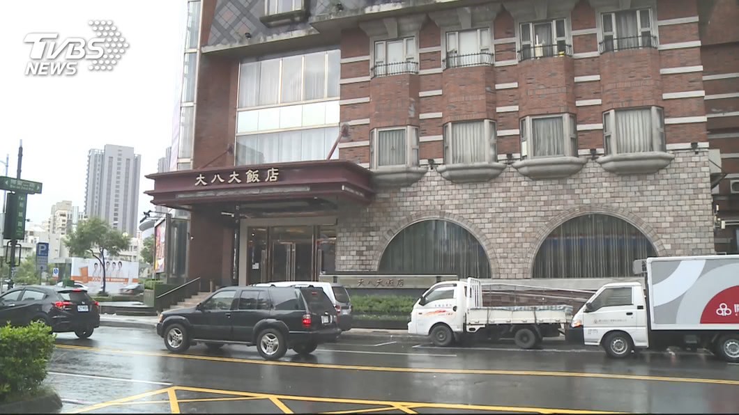 高雄大八突停業 準新娘路邊飆三字經:婚期剩2週…