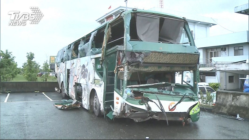 阿羅哈客運3死13傷車禍　司機熬夜疲勞駕駛被訴