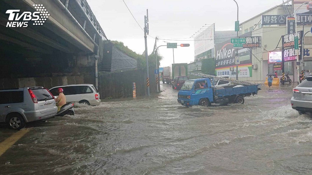 間歇強降雨　各地傳零星積水災情