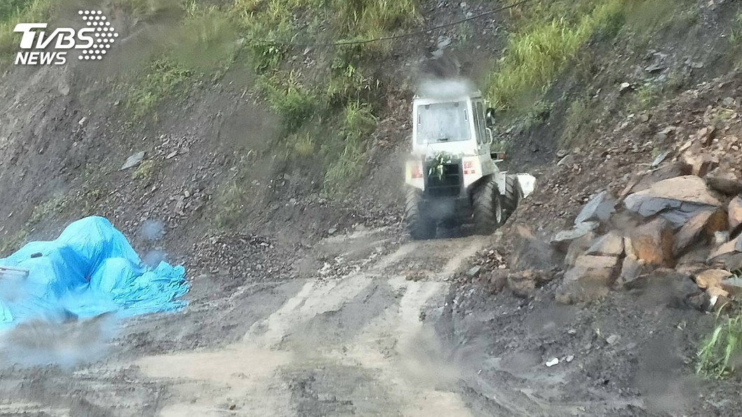 南投大雨民宅淹水 山區產業道路落石中斷